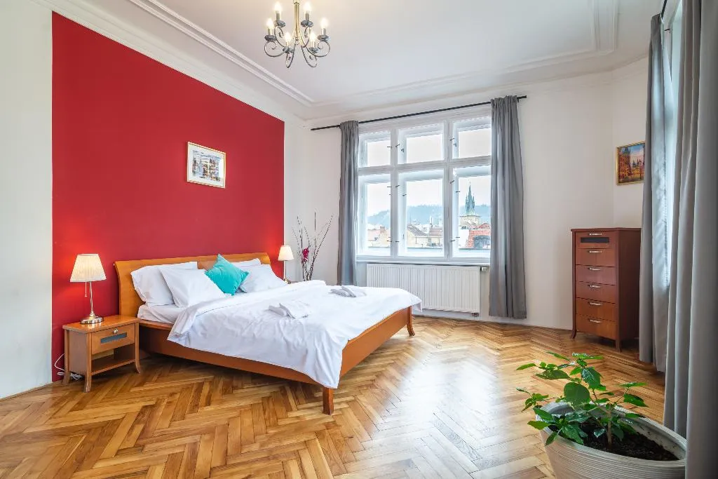 APARTMENT WITH BALCONY WITH VIEWS Room, Royal Road Residence, Prague