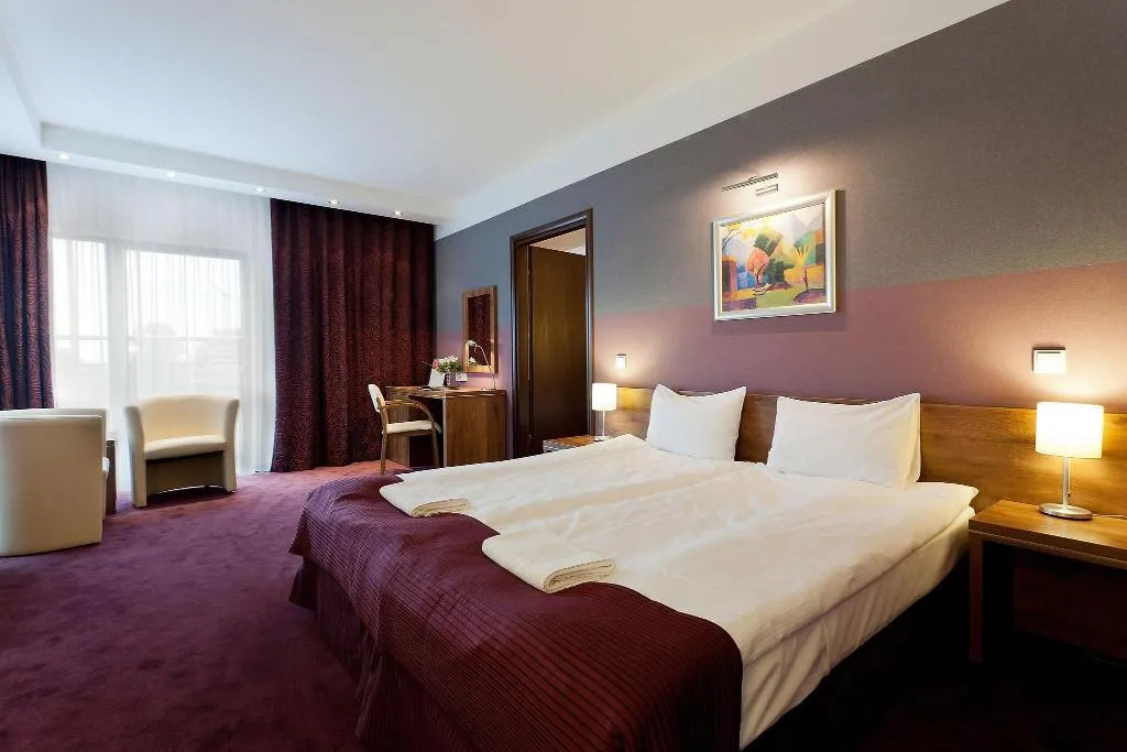 FAMILY ROOM WITH DOUBLE BED Room, Hotel Swing, Krakow