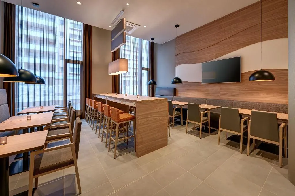 Restaurant, Hampton by Hilton Berlin City Alexanderplatz, Berlin