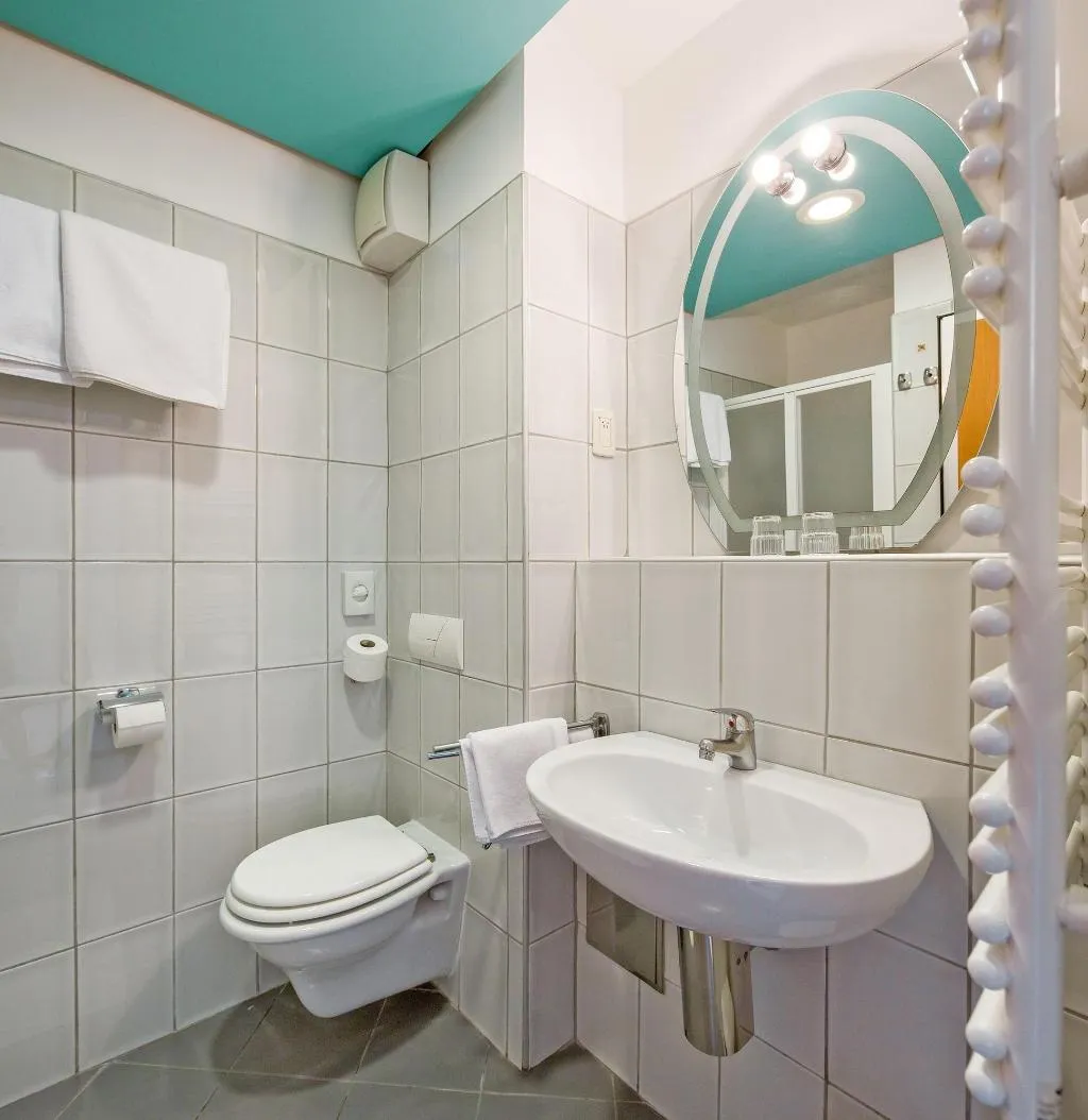 Room, Bretanide, Split