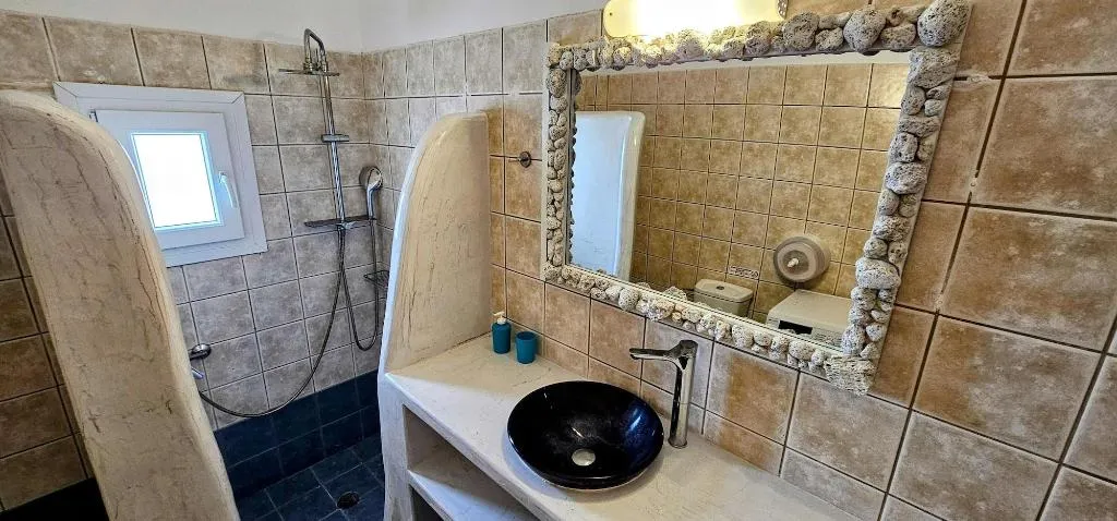 Room, Pleasure Beachside Studios, Santorini