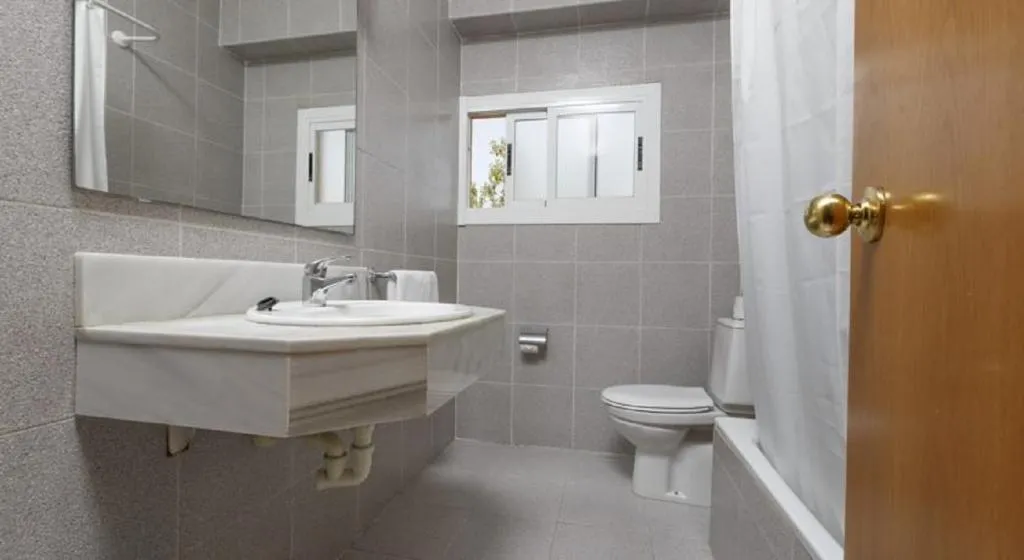 Double or Twin CAPACITY 3 Room, Golf Beach, Majorca