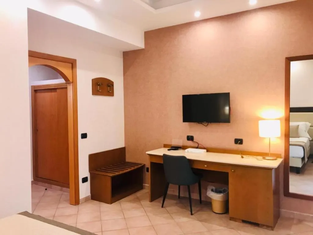 Double or Twin STANDARD Room, American Hotel, Naples