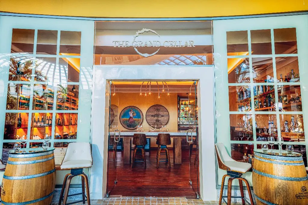 Bar, JOIA Paraiso by Iberostar All Inclusive, Cancun Area