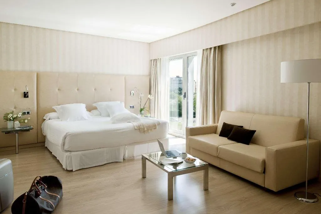 JUNIOR SUITE STANDARD Room, Barcelo Sevilla Renacimiento, Seville