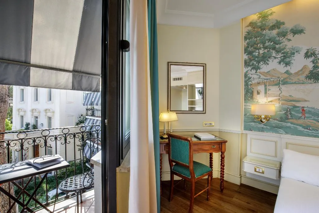DOUBLE CLASSIC Room, Donna Laura Palace, Rome