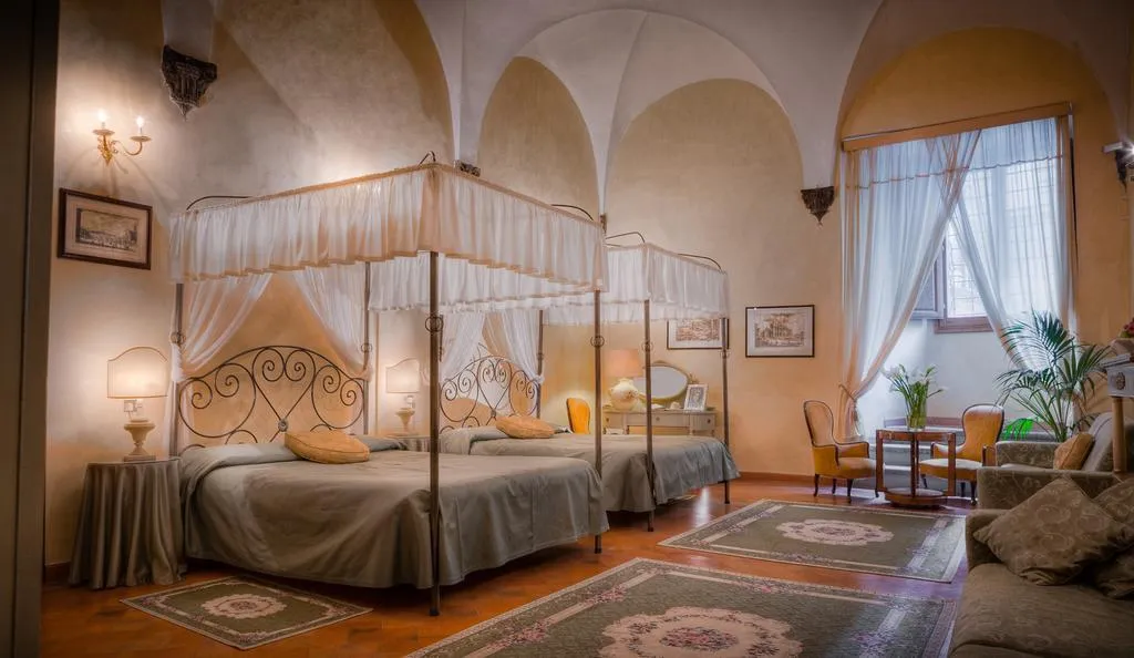 QUADRUPLE CLASSIC Room, Palazzo Dal Borgo, Florence