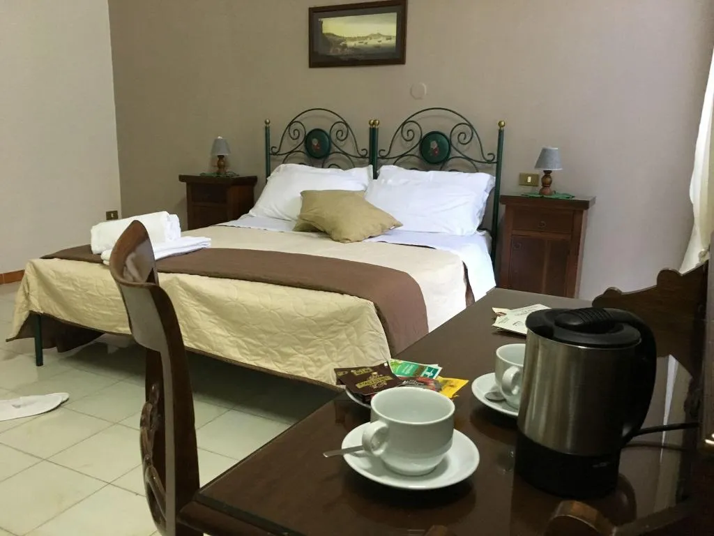 Room, Soggiorno Paradiso Due, Naples
