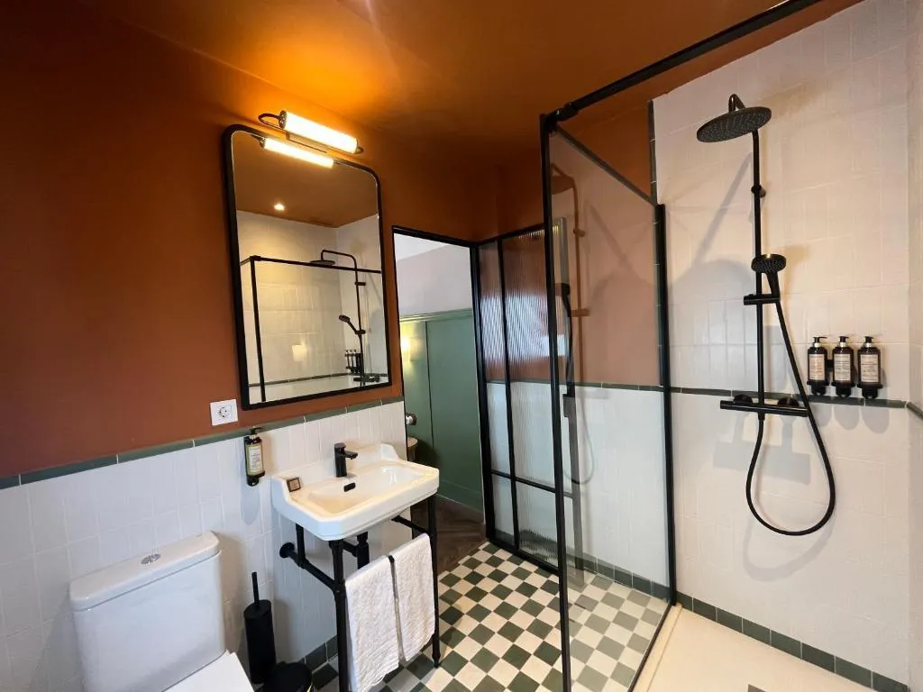 DOUBLE STANDARD Room, Honest Sevilla, Seville