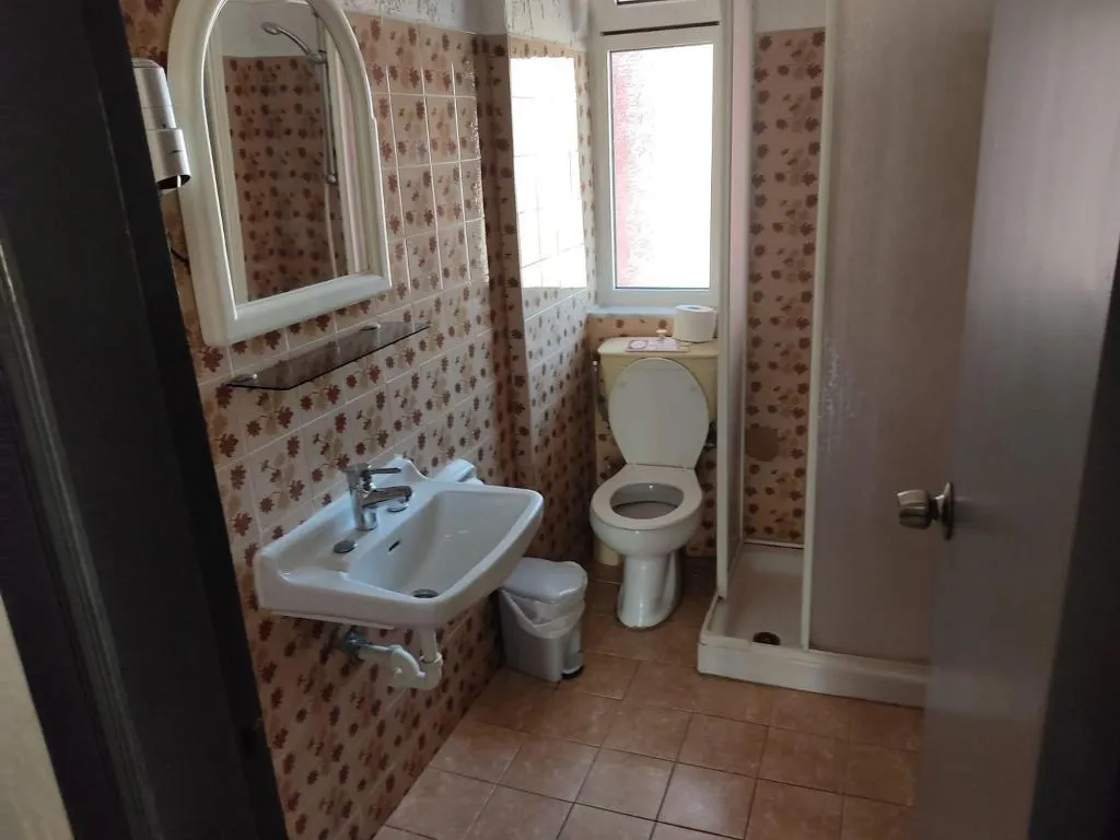 Room, Lisa, Rhodes