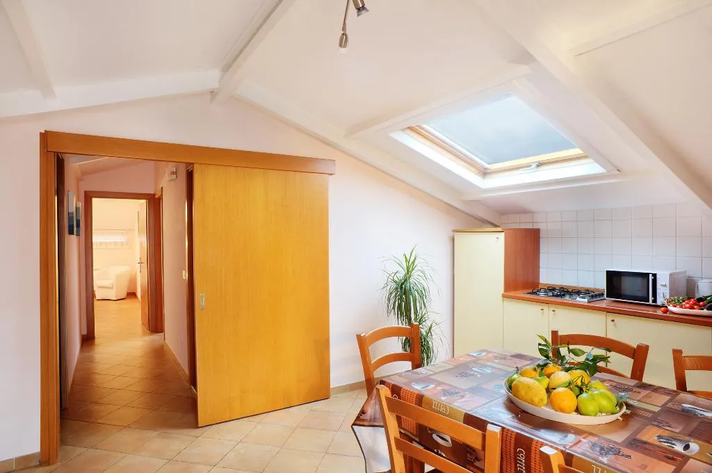 FAMILY ROOM CAPACITY 7 Room, Tasso Suites, Naples