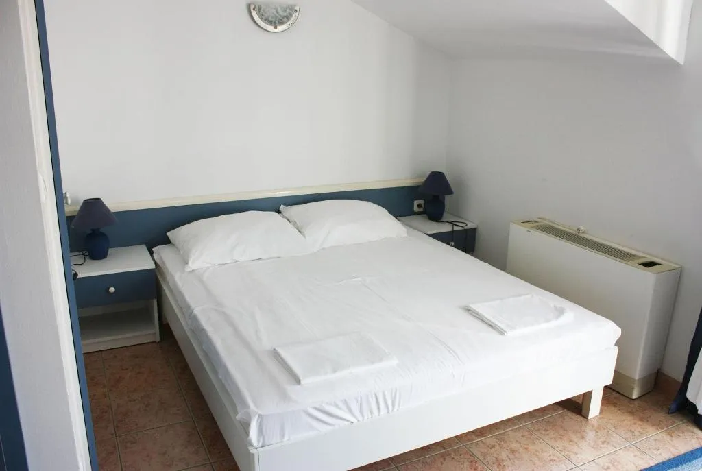 Room, Ivan, Split