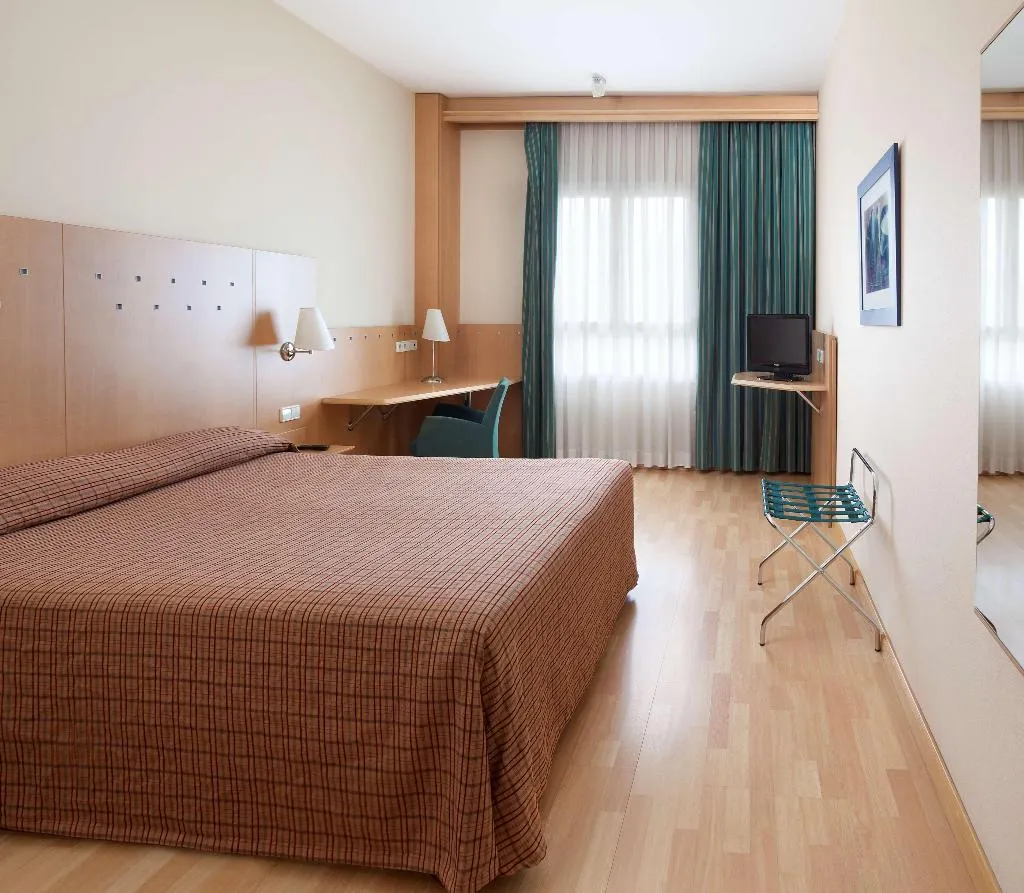 DOUBLE STANDARD Room, Crisol Leganés, Madrid