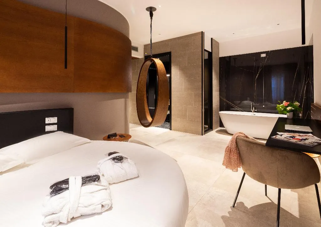 DOUBLE DELUXE Room, The Corner Duomo Hotel, Naples