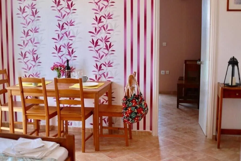 Room, Clear Horizon, Zante