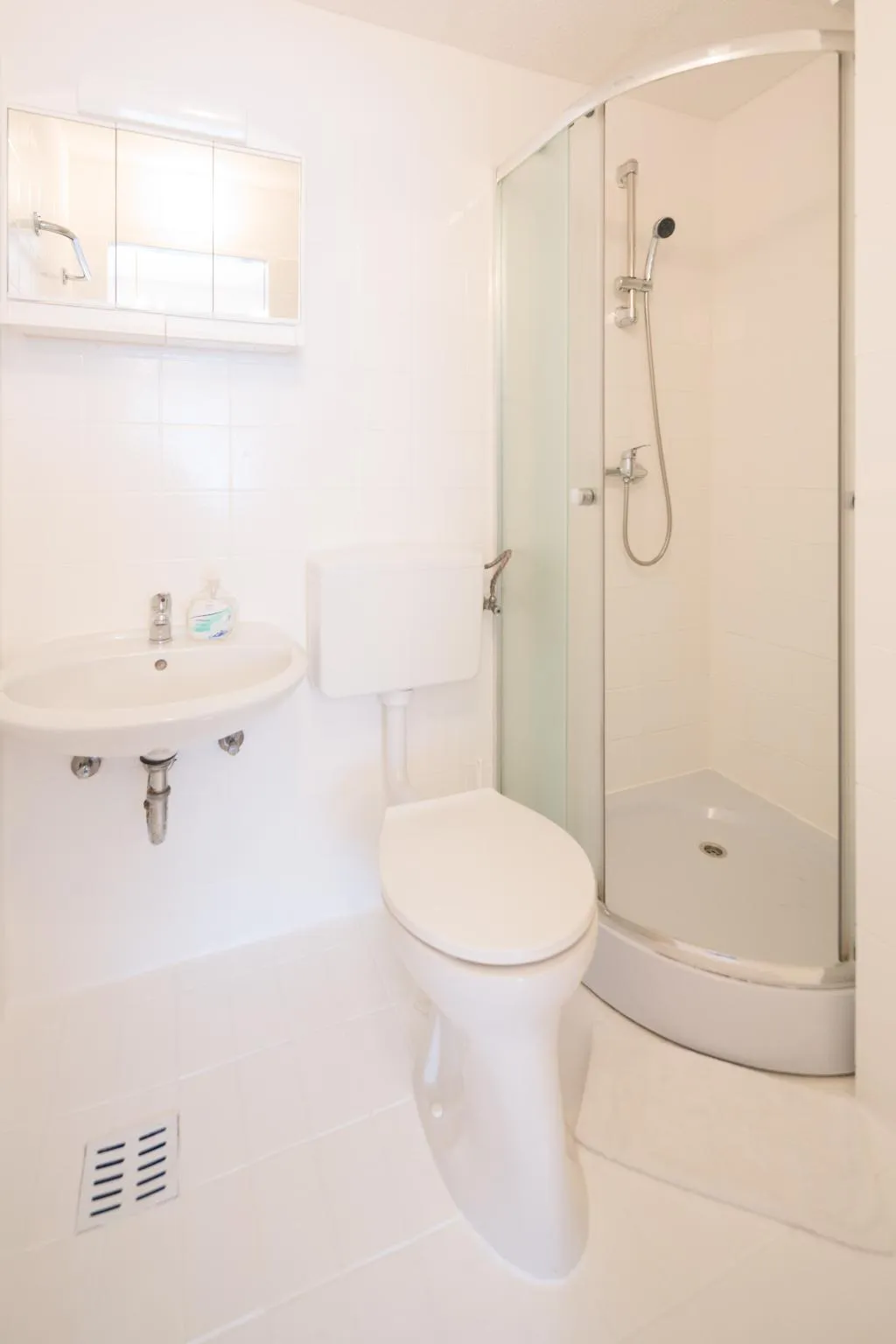 QUADRUPLE FOUR BEDROOMS Room, Alper Hotel Am Potsdamer Platz, Berlin