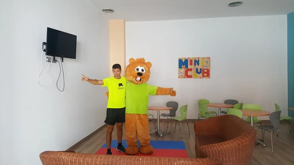 Sports and Entertainment, Reina, Costa Almeria