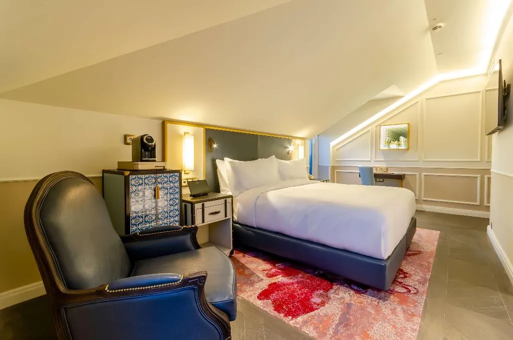 Room, The Emerald House Lisbon, Curio Collection by Hilt, Lisbon
