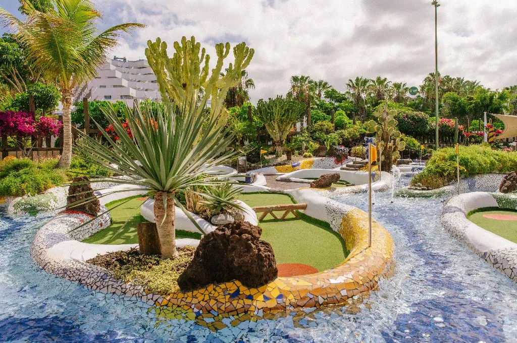 Sports and Entertainment, Parque Santiago III, Tenerife