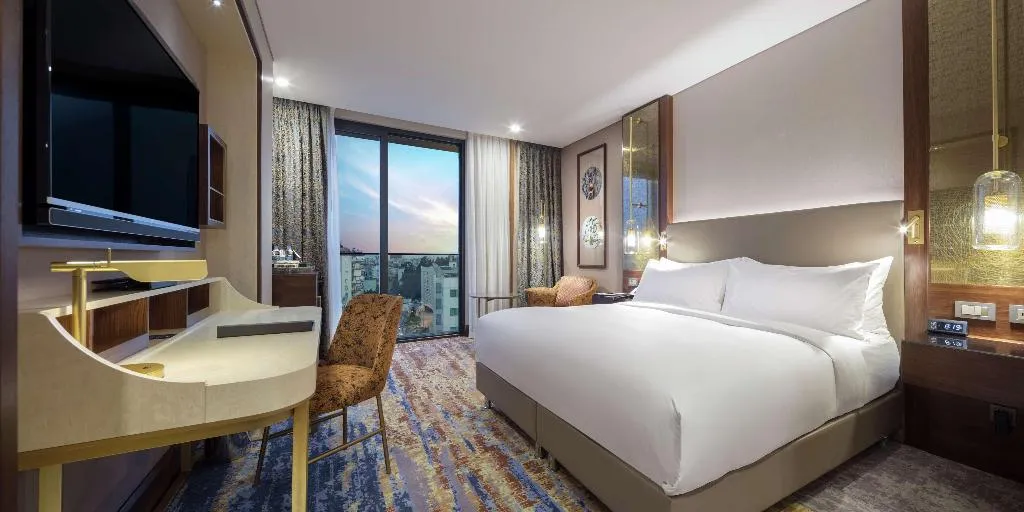 DOUBLE GUEST ROOM KING BED Room, Doubletree Hilton Antalya City Centre, Antalya
