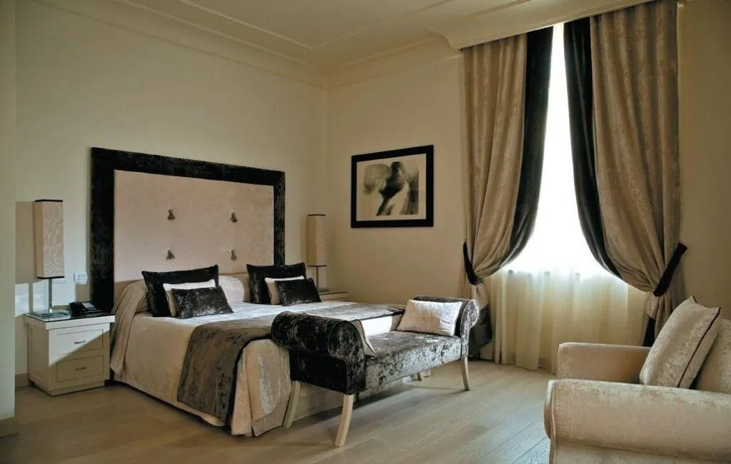 Room, Albergo Palazzo Decumani, Naples