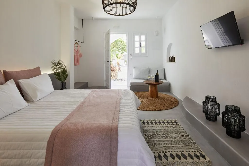 Room, Symmetry Suites, Santorini