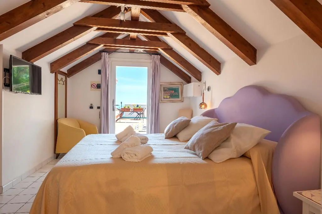 JUNIOR SUITE STANDARD Room, Hotel Villa Annalara, Naples