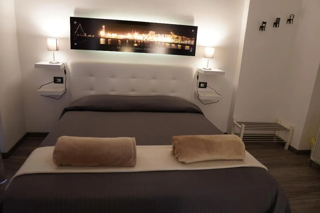 Room, NicaDomus B&B, Catania