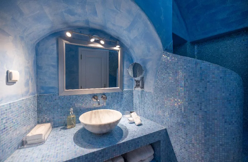 SUITE STANDARD Room, Above Blue Suites, Santorini