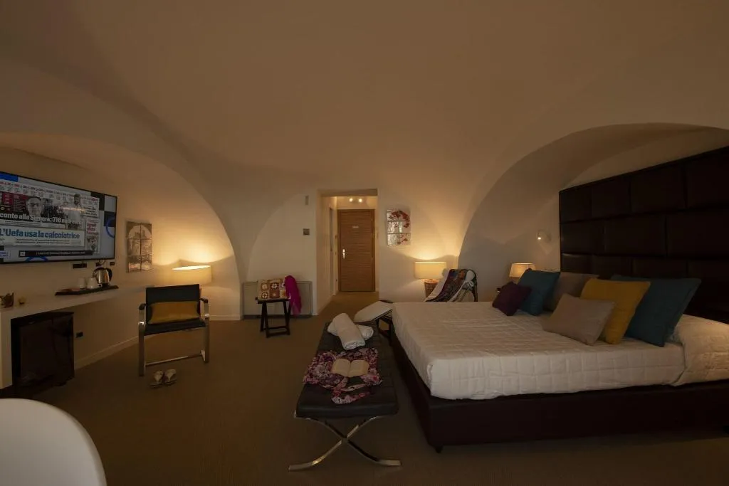 TRIPLE DELUXE CITY VIEW Room, Palazzo Ferraioli, Naples