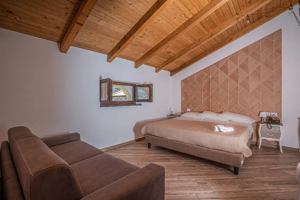 FAMILY ROOM CAPACITY 4 Room, Le Querce Farmhouse, Naples