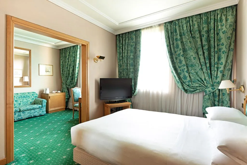 TRIPLE STANDARD Room, Royal Garden Hotel, Milan