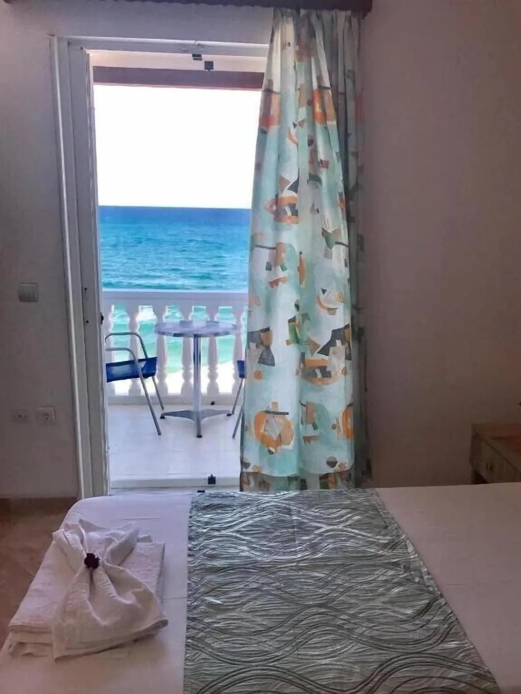 Room, Clear Horizon, Zante