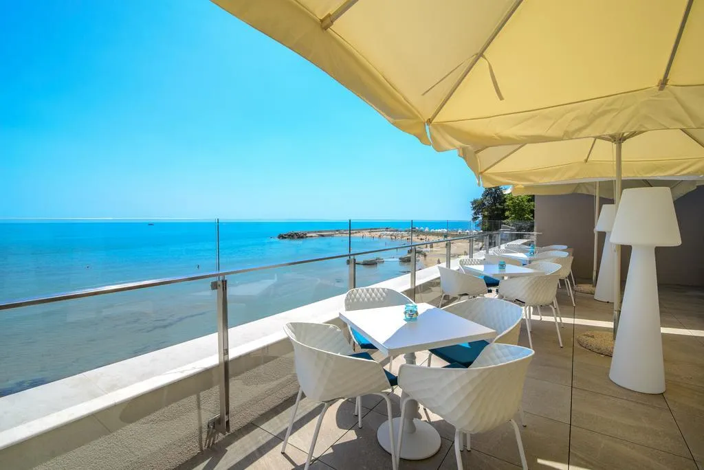 Terrace, HVD Nympha Adults Only, Varna