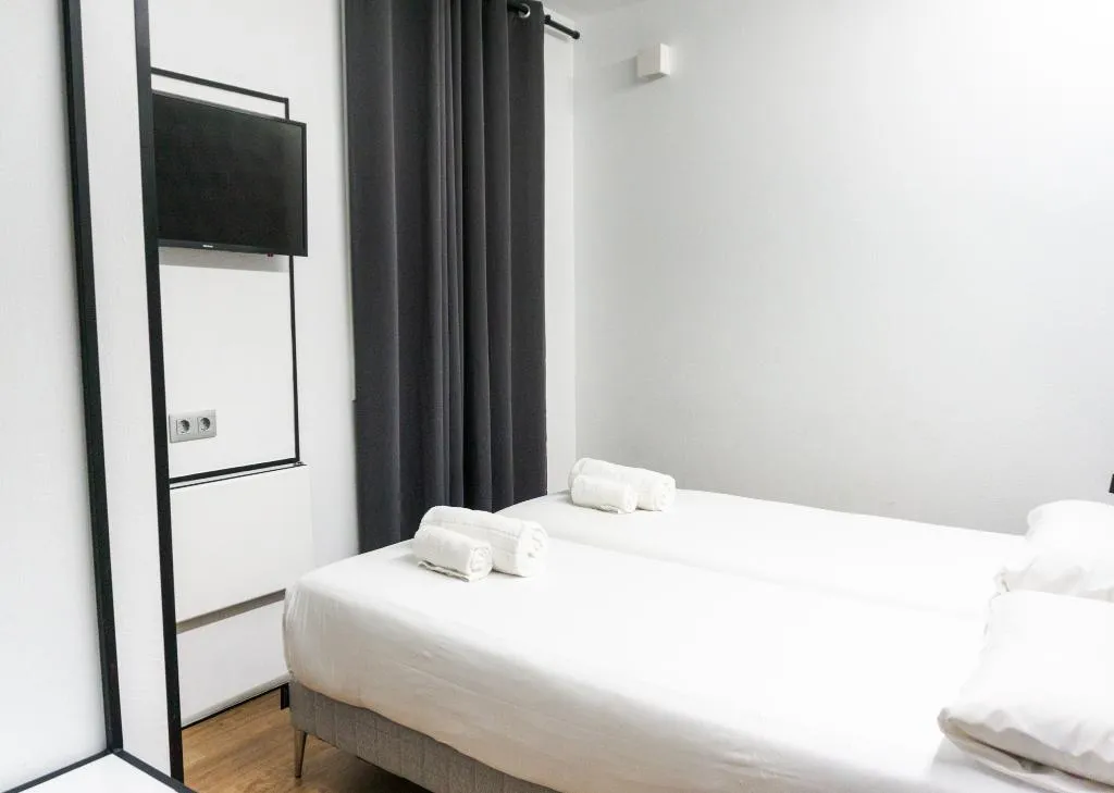 TWIN TWO BEDS Room, Fontanella Green House, Barcelona