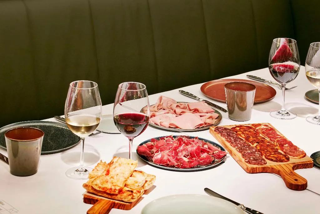 Restaurant, Alexandra Barcelona, Curio Collection by Hilton, Barcelona