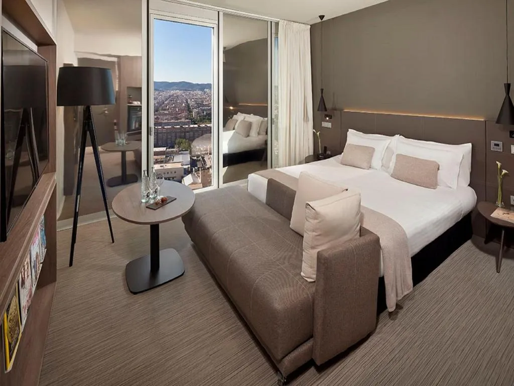 FAMILY ROOM CITY VIEW Room, Melia Barcelona Sky, Barcelona
