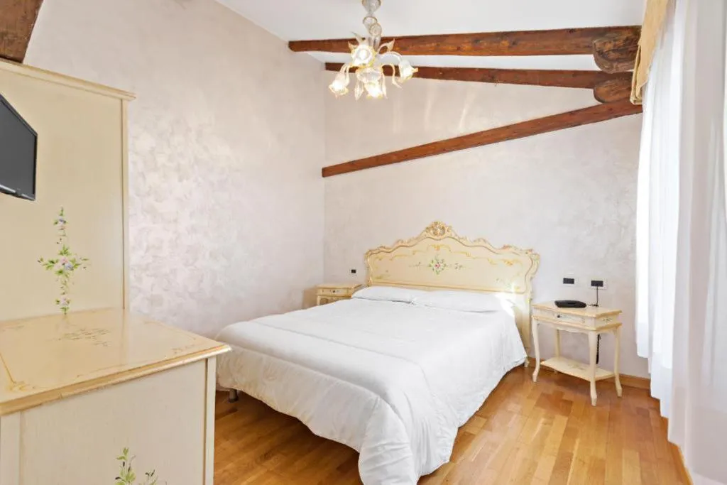 DOUBLE STANDARD Room, Hotel Malibran, Venice