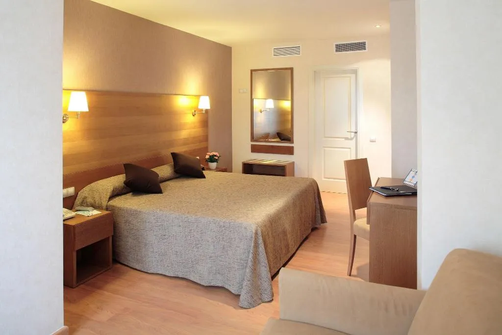 QUADRUPLE STANDARD Room, Don Paco, Seville