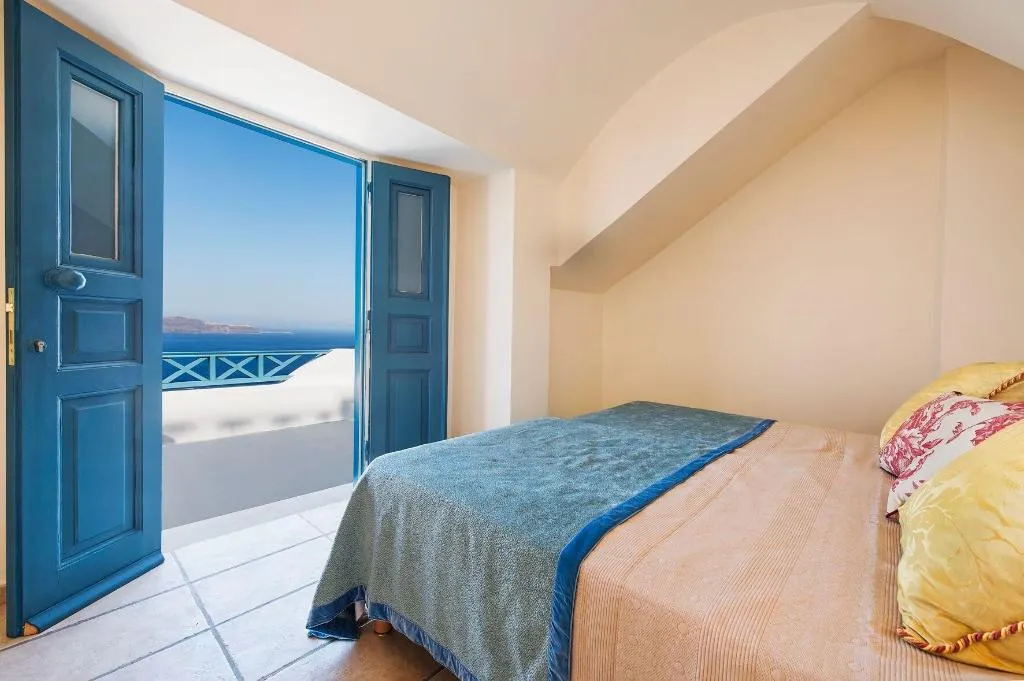 Room, Golden Grey Goose, Santorini