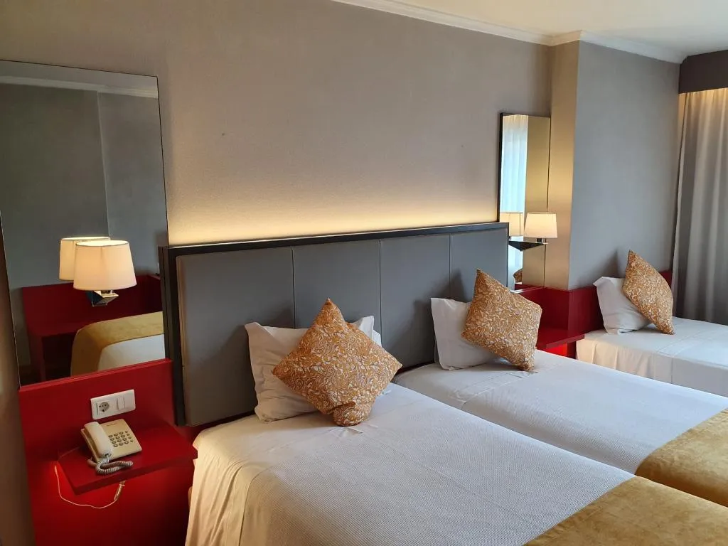 TRIPLE STANDARD Room, 3K Madrid, Lisbon