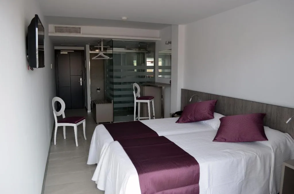 TRIPLE STANDARD Room, Eurostars Puerto de Ibiza, Ibiza