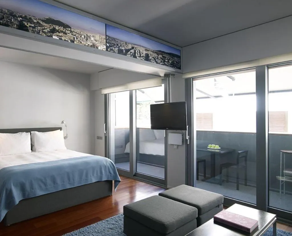 Room, Periscope, Athens