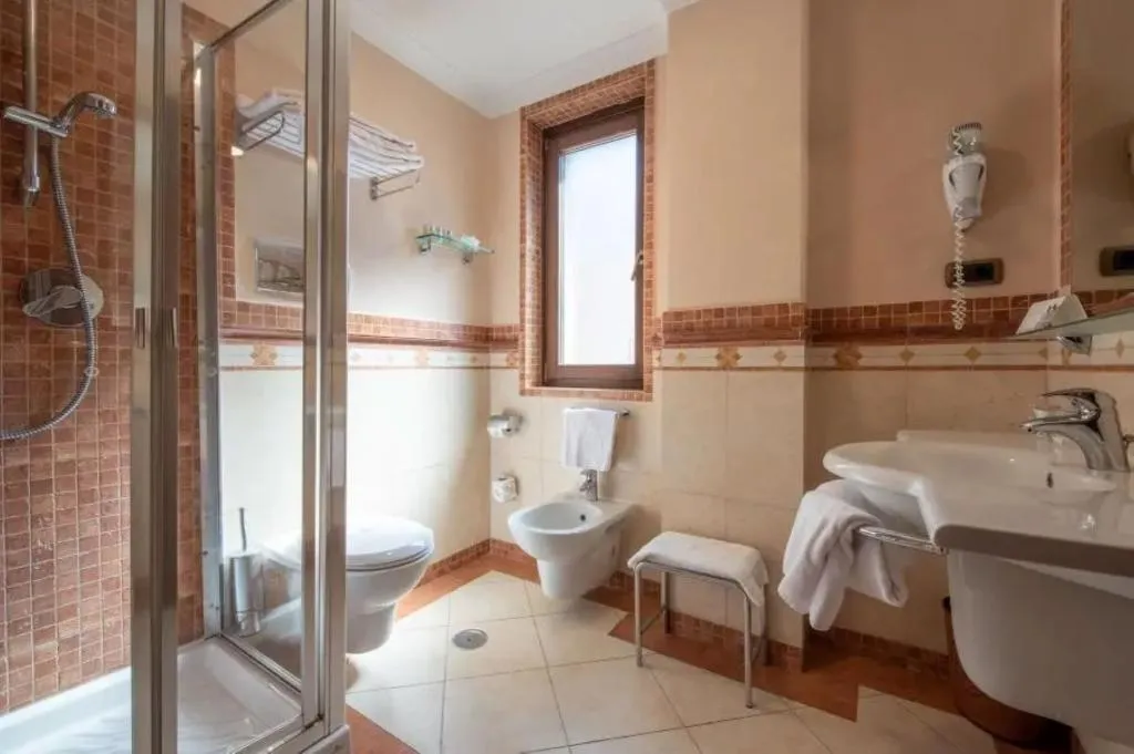 DOUBLE ANNEX Room, Michelangelo, Naples