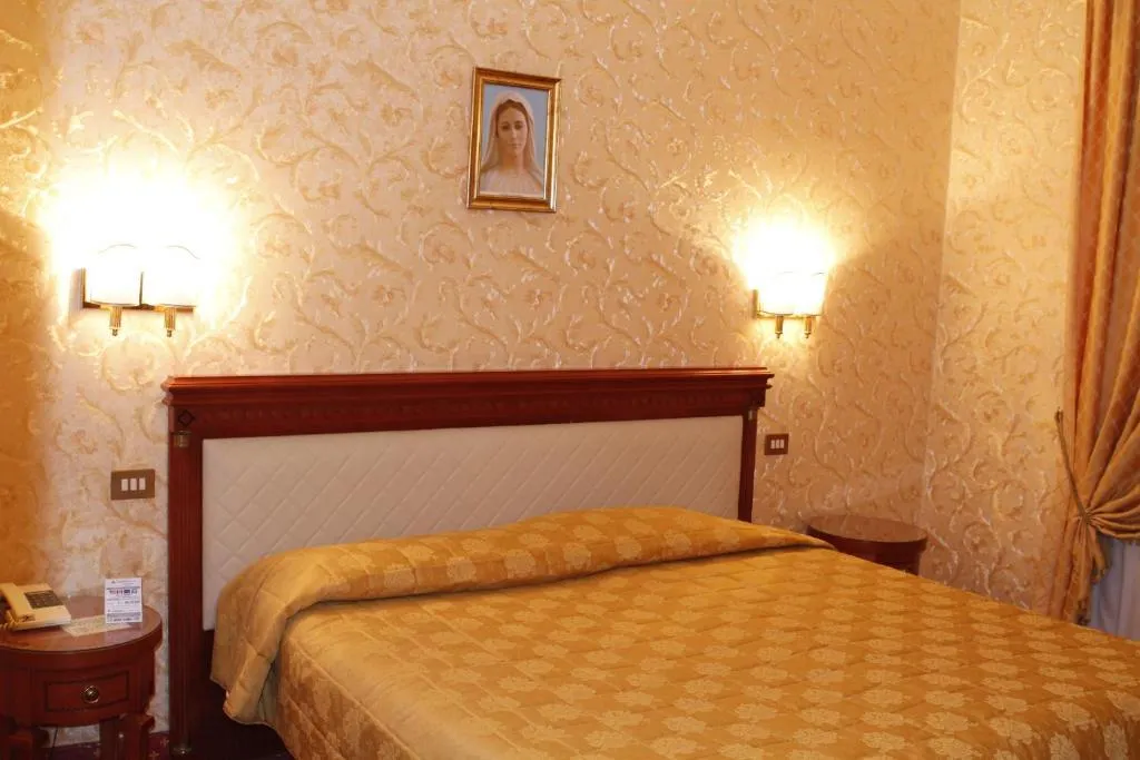 SINGLE STANDARD Room, Pace Helvezia, Rome