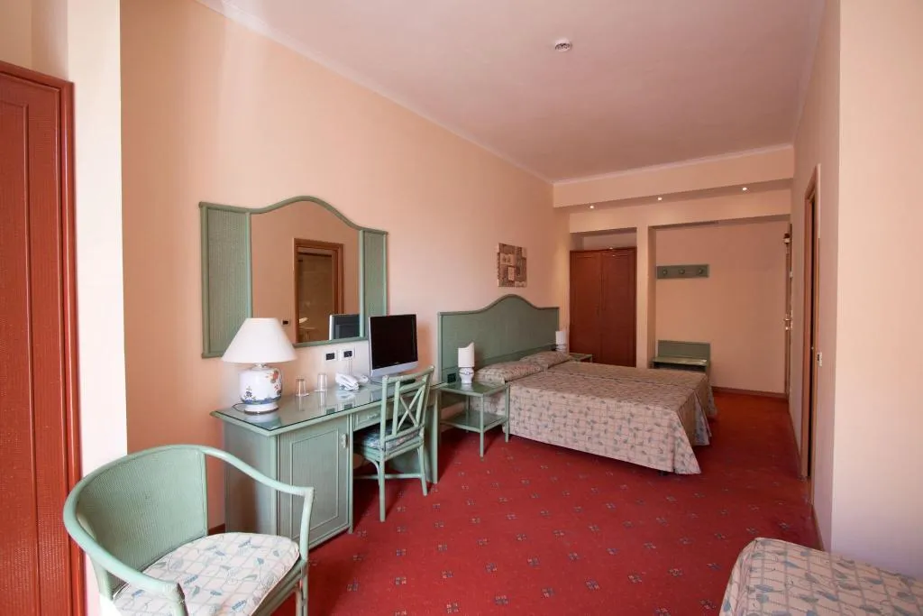 QUADRUPLE THREE BEDS Room, Laurentia, Rome