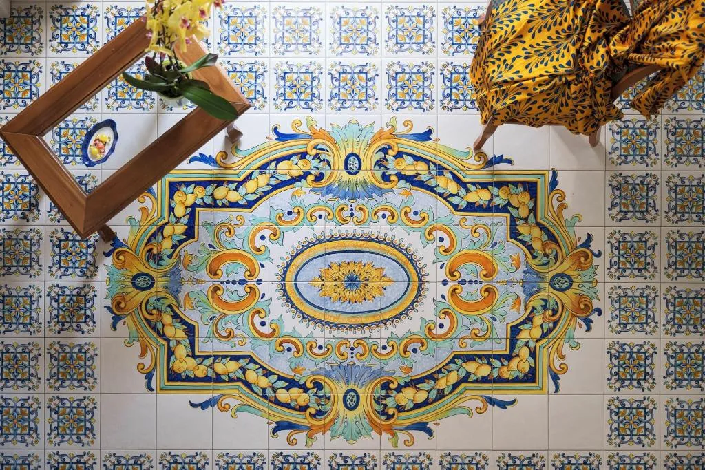 Lobby, Residenza Luce, Naples
