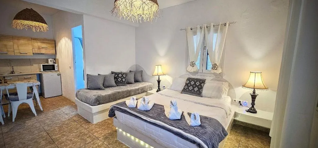 Room, Pleasure Beachside Studios, Santorini