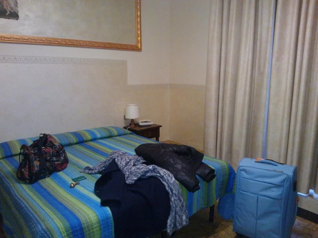 Room, Delle Camelie, Florence