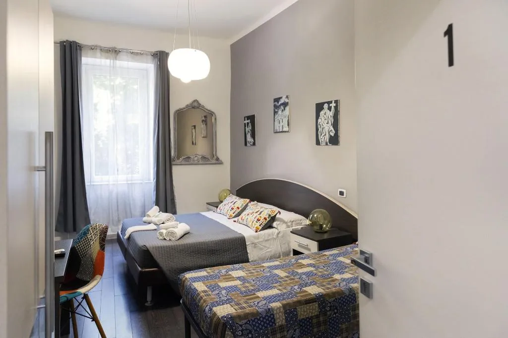 Room, Gate 40, Naples